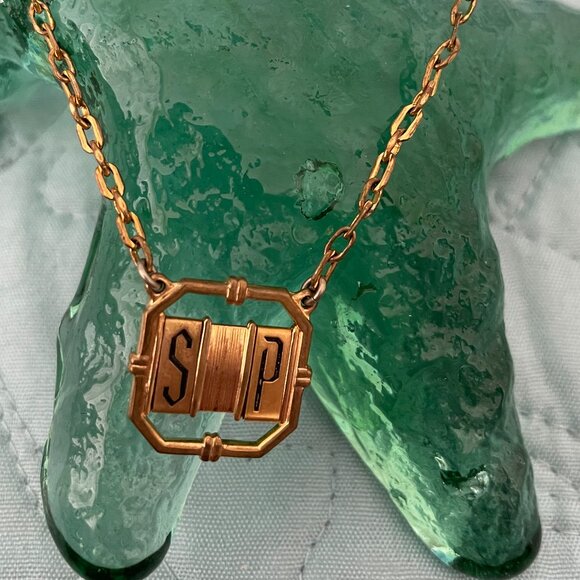 Vintage Gold Tie Clip with Chain Engraved 1940's - 50's - Picture 2 of 4